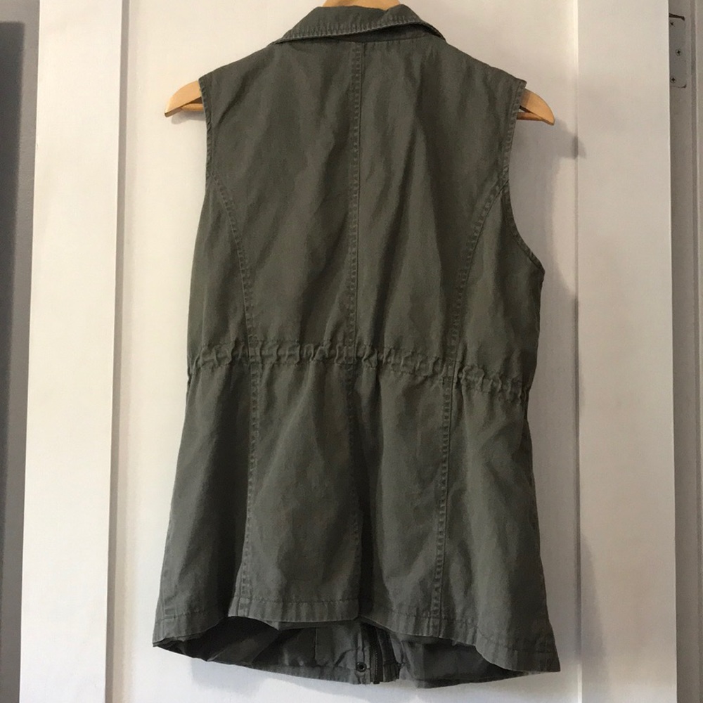 Versatile vest - Picture 3 of 5